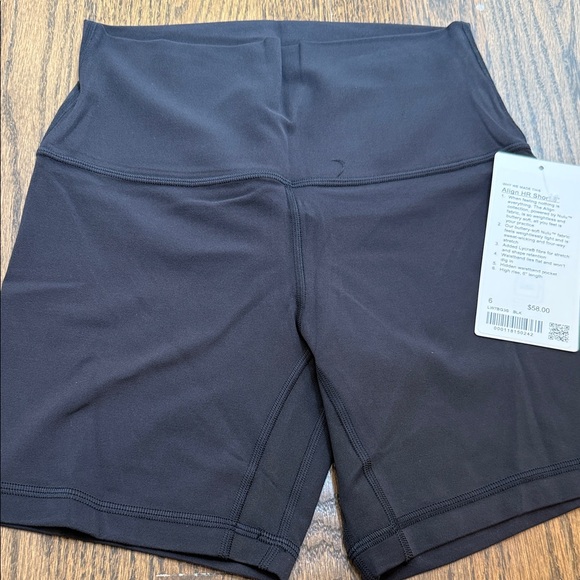 NWT women’s Lululemon Align 6” bike short size 6 - Picture 3 of 5